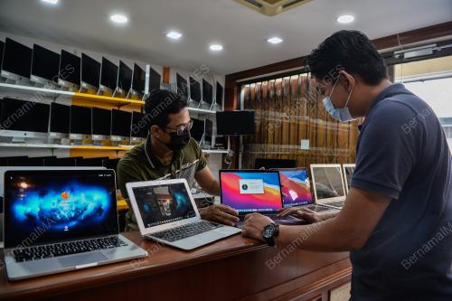 TINJAUAN PEMBELIAN KOMPUTER DAN ALAT PERANTI UNTUK BELAJAR DI RUMAH