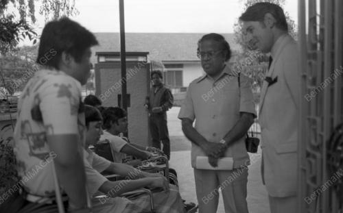 KL09_23022015_BANTUAN_KERUSI