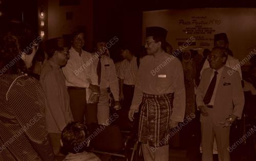 KL09_230390_PANTUN