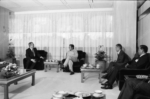 DR MAHATHIR MOHAMAD