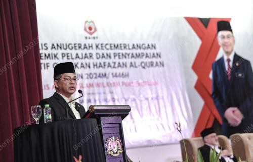 DATUK DR MOHD NA'IM MOKHTAR