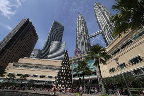 POKOK KRISMAS GERGASI