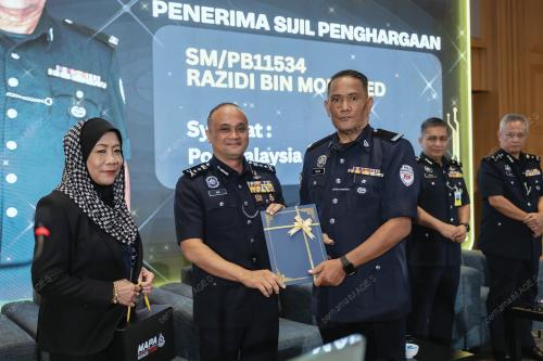 KL09_23122025_POLIS_BANTUAN
