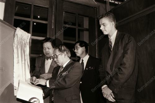 TAN SRI SABARUDDIN CHIK