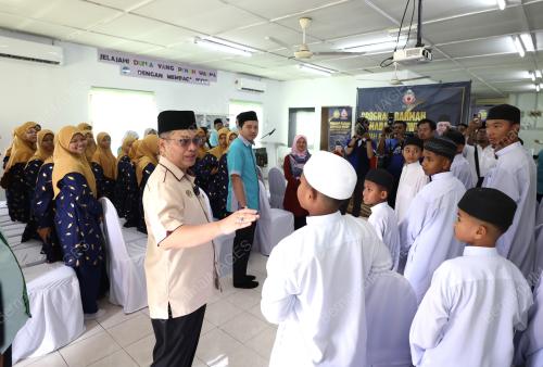 SENATOR DATUK DR MOHD NA'IM MOKHTAR