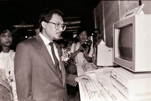 YB DATUK SERI ANWAR IBRAHIM