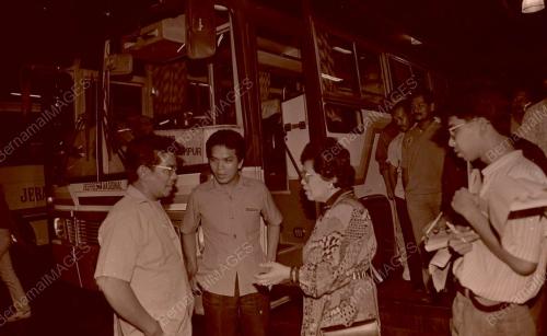 ZALEHA ISMAIL LAWAT STESYEN BAS PUDURAYA