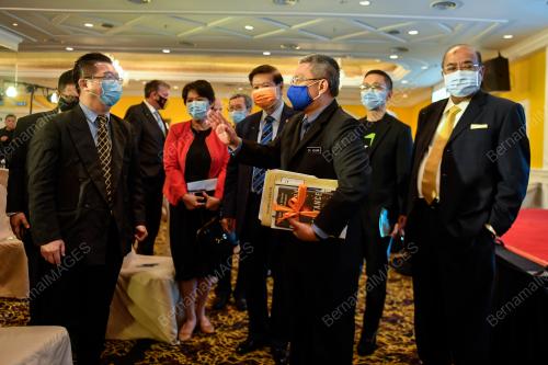 DATUK SERI DR ADHAM BABA