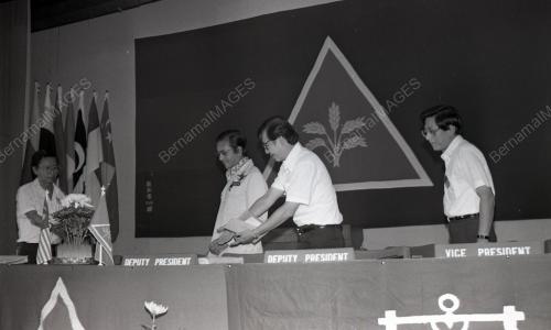 MAHATHIR MOHAMAD