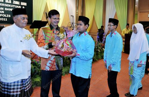 DATUK RAJA NONG CHIK RAJA ZAINAL ABIDIN