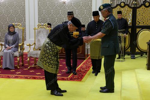 AL-SULTAN ABDULLAH RI'AYATUDDIN AL-MUSTAFA BILLAH SHAH