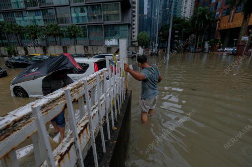 BANJIR KILAT DI JALAN KIA PENG
