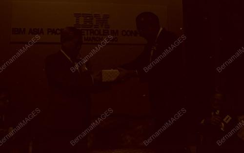 KL09_260390_IBM