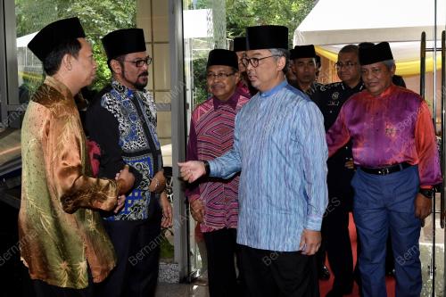 KL09_26042018_TITAH_BN201804195770