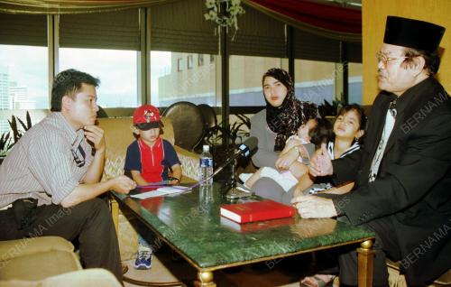 KELUARGA NUR MISUARI