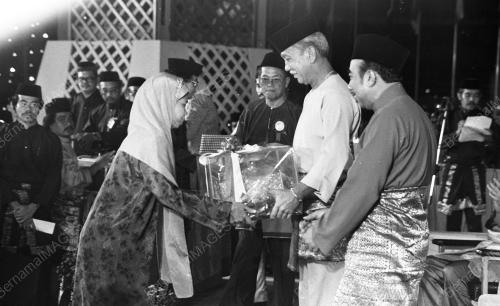 KL09_27072015_HADIAH