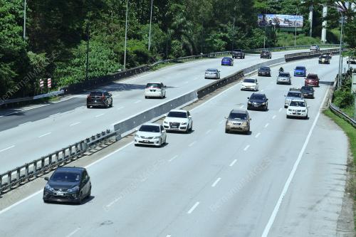 LEBUHRAYA PANTAI TIMUR ARAH KUALA LUMPUR