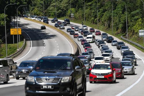 TINJAUAN ALIRAN TRAFIK LEBUHRAYA