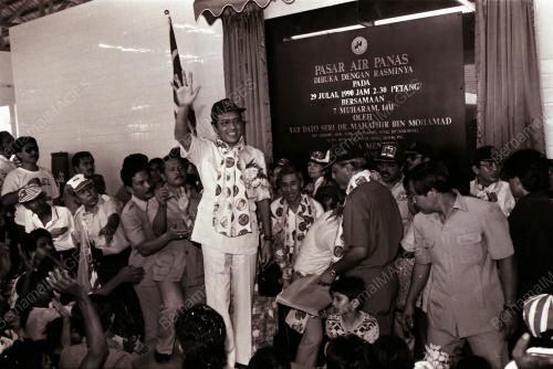 DATUK SERI DR. MAHATHIR BIN MOHAMAD