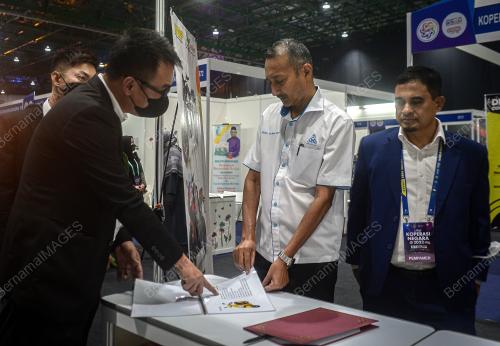 PROF MADYA DATUK ABDUL RAHMAN ABDUL RAZAK SHAIK