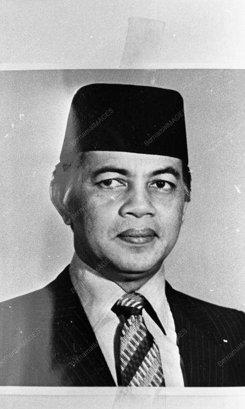 DATUK MOHD KHALIL YAAKOB