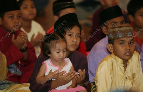 PROGRAM BERKHATAN