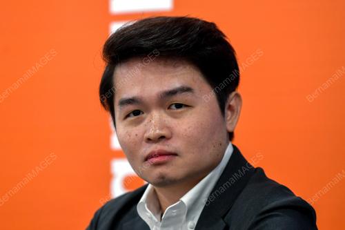 NICHOLAS TEE