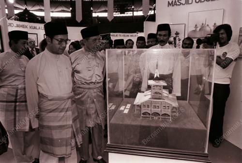 DATUK SERI DR. MAHATHIR BIN MOHAMAD