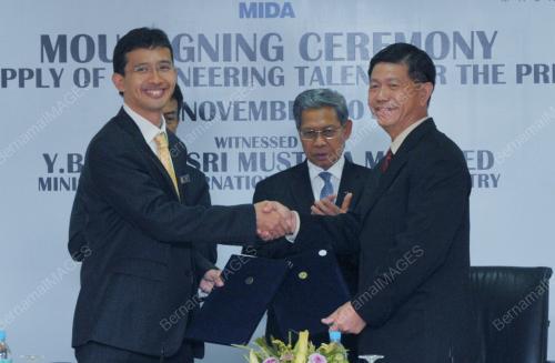 DATUK SERI MUSTAPA MOHAMED