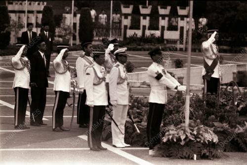 HARI PAHLAWAN