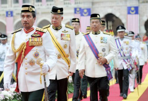 HARI PAHLAWAN