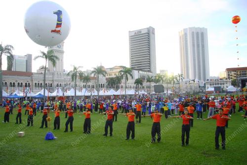 KL09_31122011_KARNIVAL_AMBANG_2012
