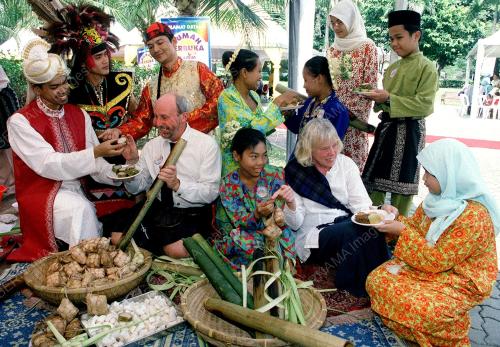KL10-06_01_2001_RUMAH_TERBUKA_06012001