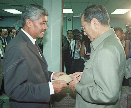 MAHATHIR MOHAMAD