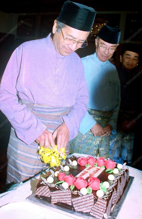 KL10-21_12_00_PM-KEK_HARI_JADI_15012016