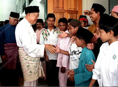KL10-9_06_2000_AGONG_SEMBAHYANG_08012016