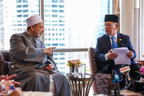 DATUK DR MOHD NA'IM MOKHTAR
