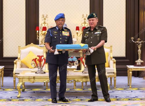 AL-SULTAN ABDULLAH RI'AYATUDDIN AL-MUSTAFA BILLAH SHAH