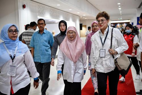DATUK SERI DR WAN AZIZAH WAN ISMAIL