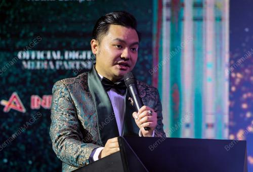 DR ZYRO WONG