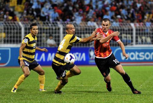 KL100_21092013_BOLA