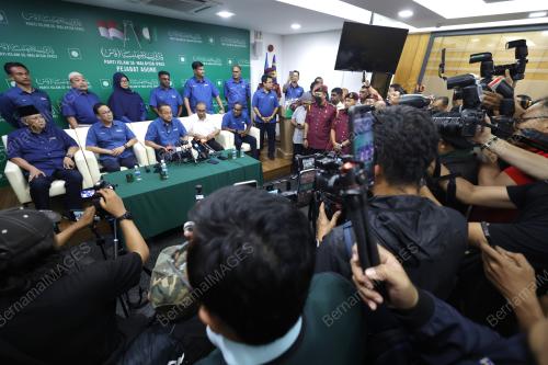 DATUK SERI DR AHMAD SAMSURI MOKHTAR