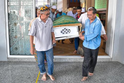 SOLAT JENAZAH JENAZAH DATUK NOOR FARIDA ARIFFIN
