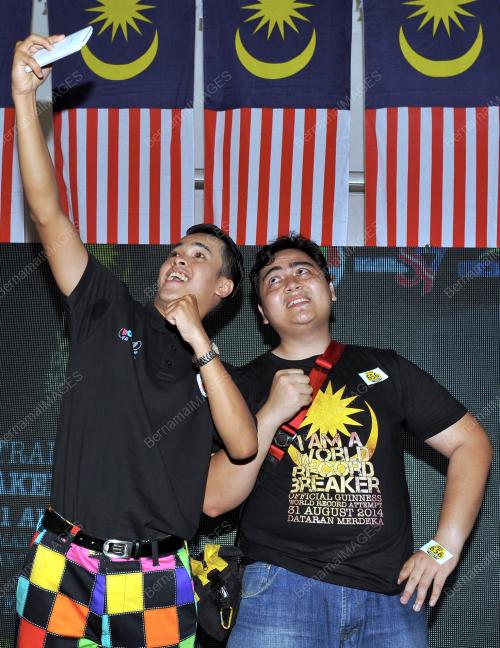 KL100_31082014_SELFIE