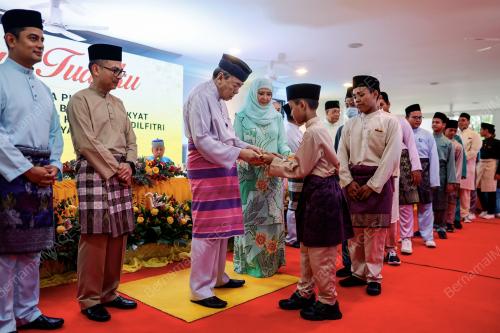 SULTAN SHARAFUDDIN IDRIS SHAH