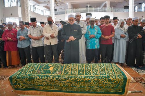 SOLAT JENAZAH DATUK NOOR FARIDA ARIFFIN