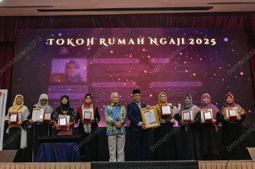 DATUK DR MOHD NA'IM MOKHTAR