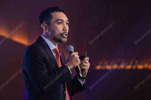 NOVAN AMIRUDIN