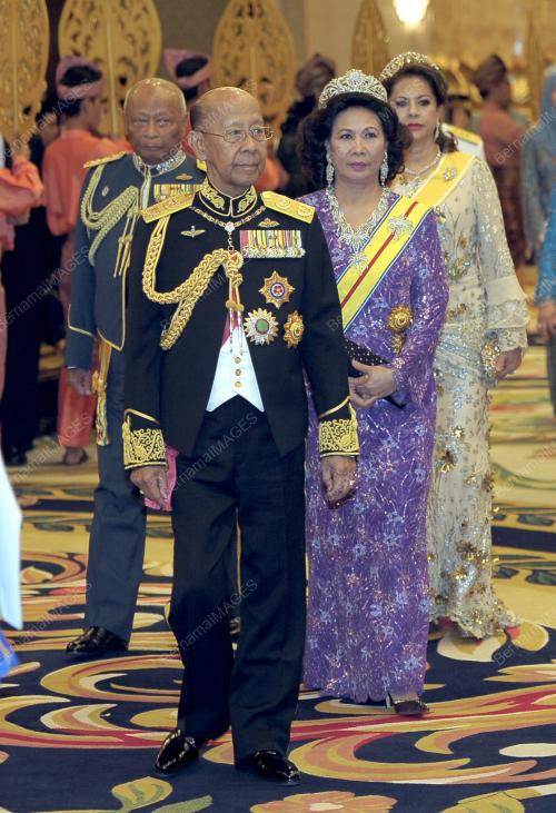 KL102_11042012_AGONG