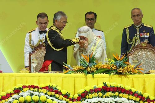 AL-SULTAN ABDULLAH RI'AYATUDDIN AL-MUSTAFA BILLAH SHAH